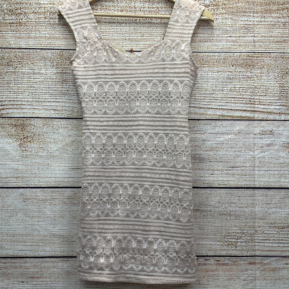 Body Central Pink Lace Overlay Mini Dress Sleeveless [Size Medium] Made‎ in USA